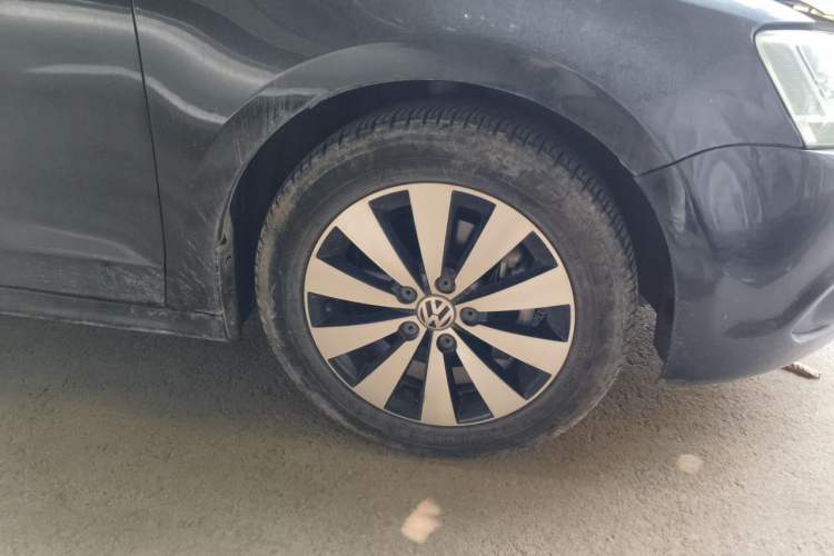 Used Volkswagen Sagitar 2012 1.8TSI Automatic Flagship Edition Right Front Wheel Hub