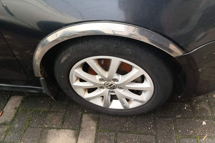 Used Volkswagen Sagitar 2012 1.6L Manual Comfort Model Right Front Wheel Hub