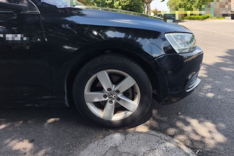 Used Volkswagen Sagitar 2012 1.4TSI Automatic Fashion Edition Right Front Wheel Hub