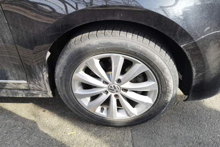 Used Volkswagen Sagitar 2012 1.8TSI Automatic Flagship Edition Right Front Wheel Hub