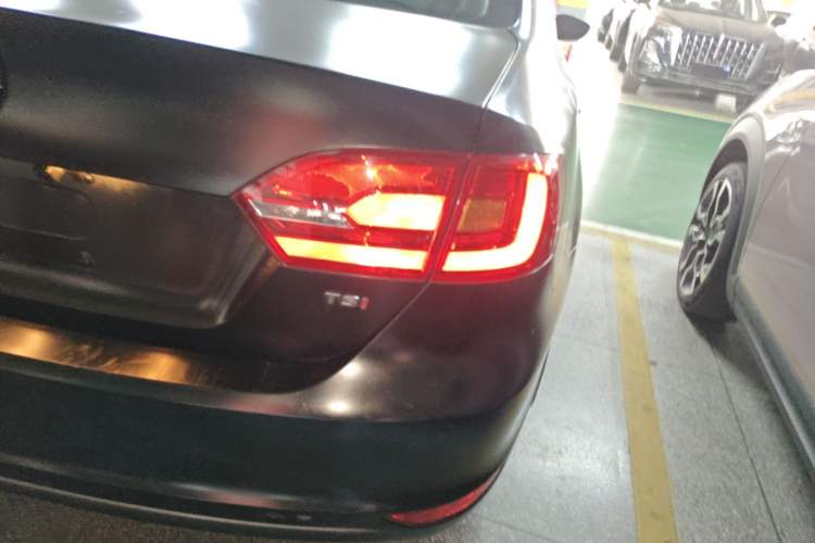 Used Volkswagen Sagitar 2012 1.4TSI Automatic Luxury Edition Right Rear Taillight
