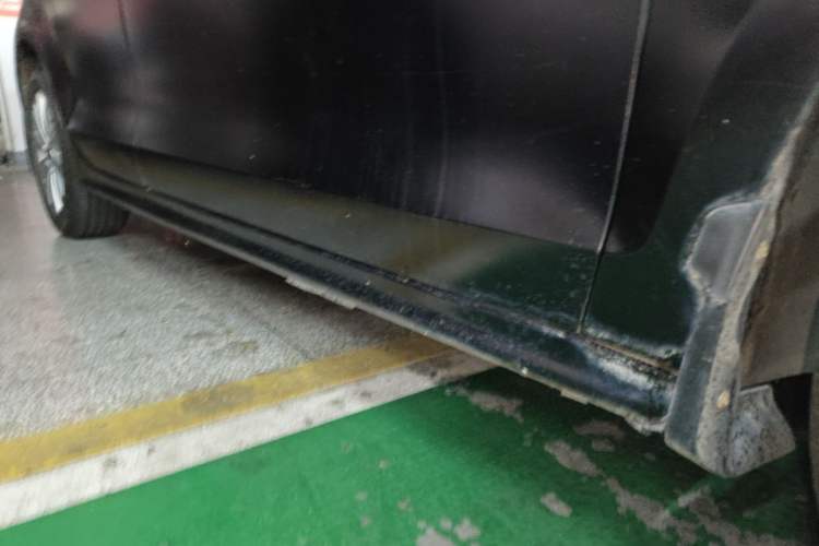 Used Volkswagen Sagitar 2012 1.4TSI Automatic Luxury Edition Right Side Sill