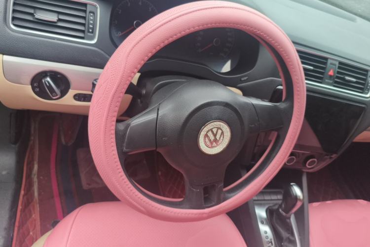 Used Volkswagen Sagitar 2012 1.6L Automatic Comfort Edition Steering Wheel