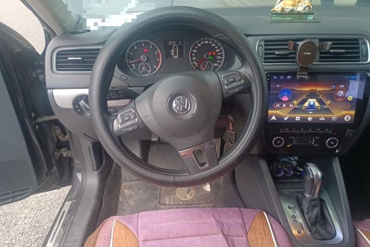 Used Volkswagen Sagitar 2012 1.4TSI Automatic Luxury Edition Steering Wheel