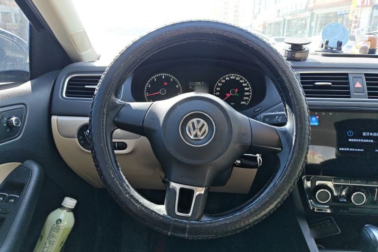 Used Volkswagen Sagitar 2012 1.6L Automatic Comfort Edition Steering Wheel