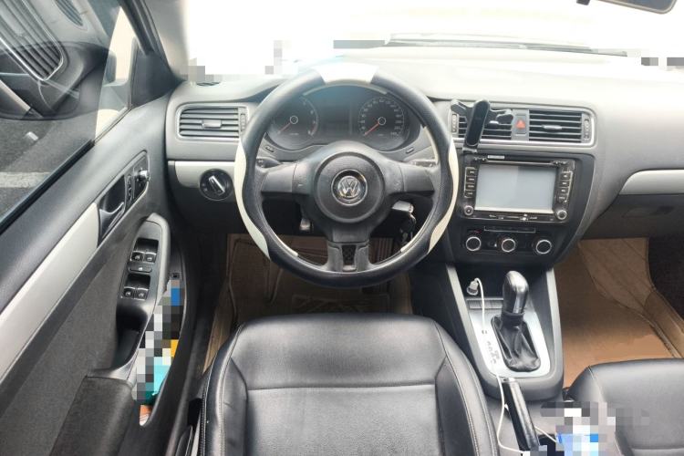 Used Volkswagen Sagitar 2012 1.6L Automatic Comfort Edition Steering Wheel