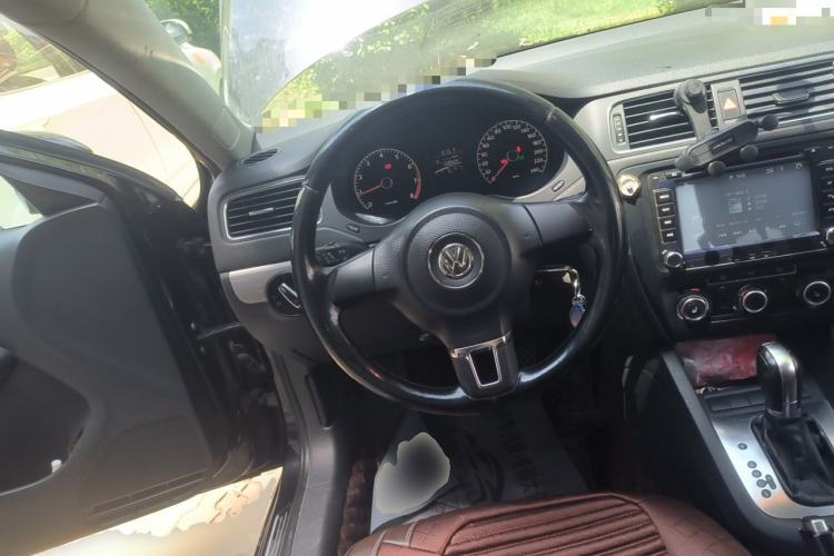 Used Volkswagen Sagitar 2012 1.6L Automatic Comfort Edition Steering Wheel