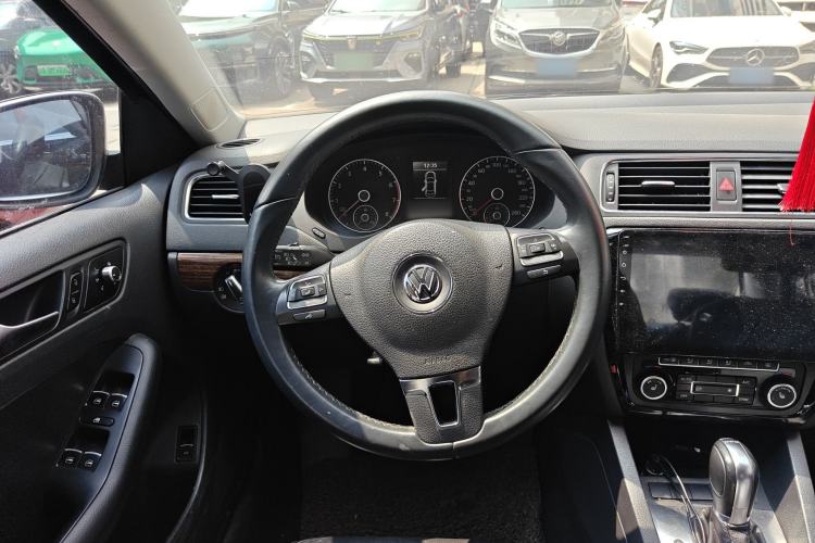 Used Volkswagen Sagitar 2012 1.8TSI Automatic Flagship Edition Steering Wheel