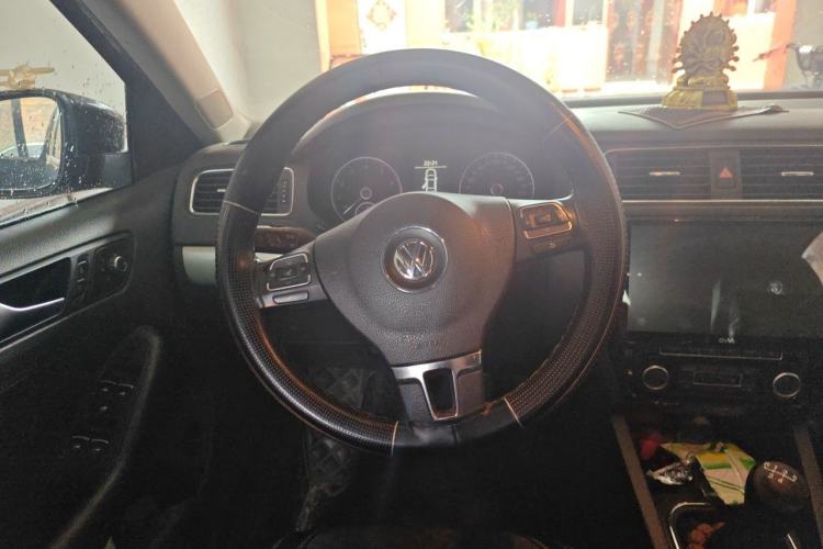 Used Volkswagen Sagitar 2012 1.4TSI Manual Luxury Model Steering Wheel