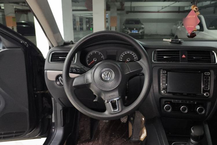 Used Volkswagen Sagitar 2012 1.6L Manual Comfort Model Steering Wheel