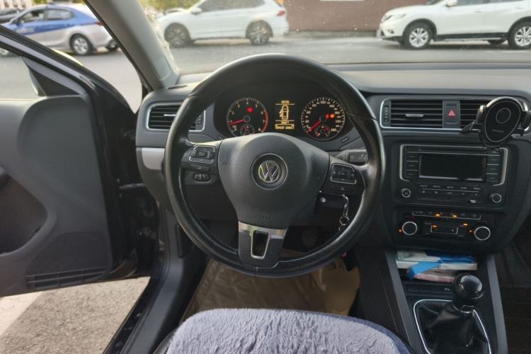 Used Volkswagen Sagitar 2012 1.4TSI Manual Luxury Model Steering Wheel