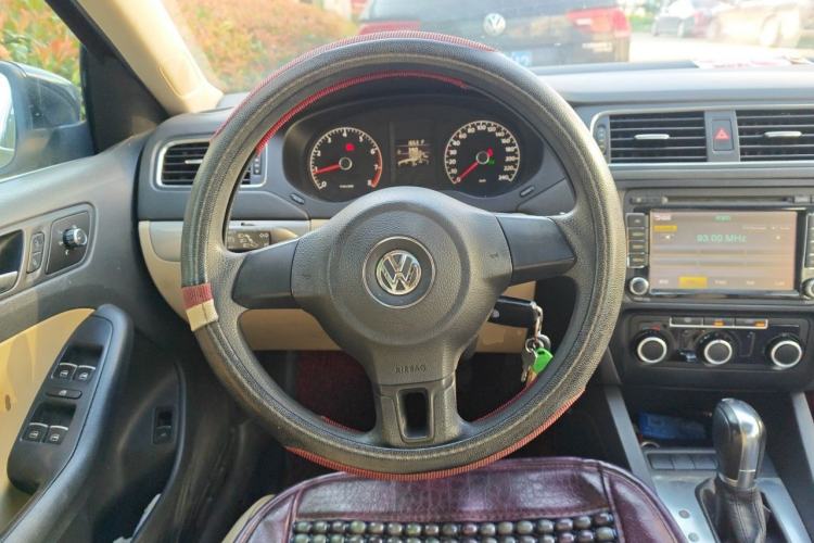 Used Volkswagen Sagitar 2012 1.6L Automatic Comfort Edition Steering Wheel