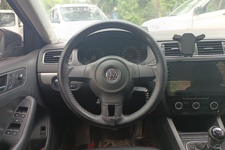 Used Volkswagen Sagitar 2012 1.6L Manual Comfort Model Steering Wheel