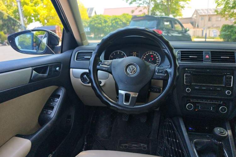Used Volkswagen Sagitar 2012 1.4TSI Manual Luxury Model Steering Wheel