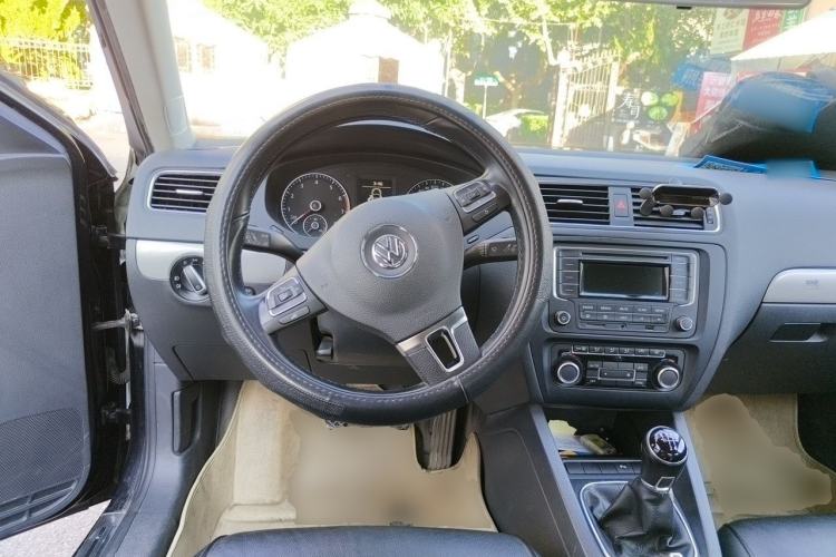 Used Volkswagen Sagitar 2012 1.4TSI Manual Luxury Model Steering Wheel