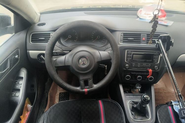 Used Volkswagen Sagitar 2012 1.6L Manual Comfort Model Steering Wheel