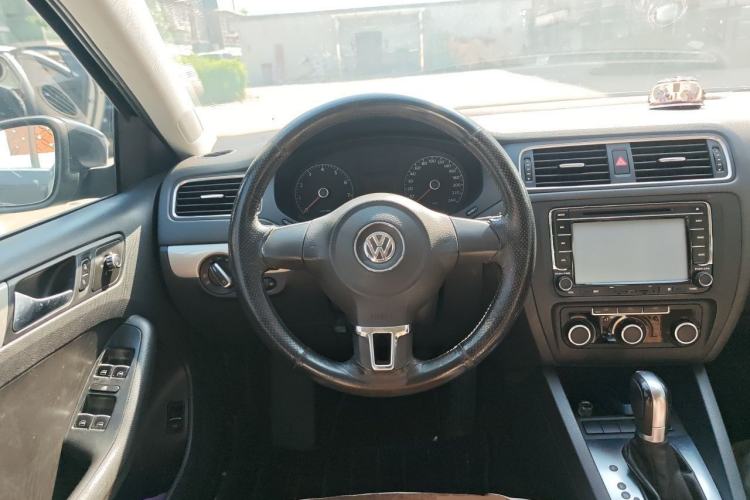 Used Volkswagen Sagitar 2012 1.6L Automatic Comfort Edition Steering Wheel