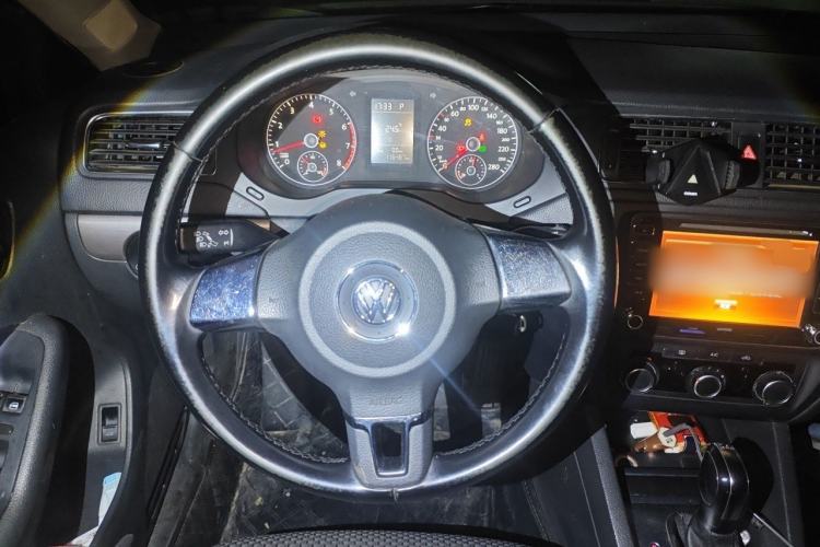 Used Volkswagen Sagitar 2012 1.4TSI Automatic Fashion Edition Steering Wheel