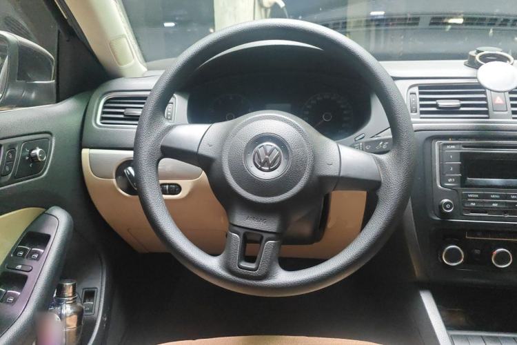 Used Volkswagen Sagitar 2012 1.6L Manual Comfort Model Steering Wheel