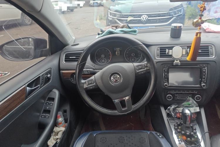 Used Volkswagen Sagitar 2012 1.8TSI Automatic Flagship Edition Steering Wheel