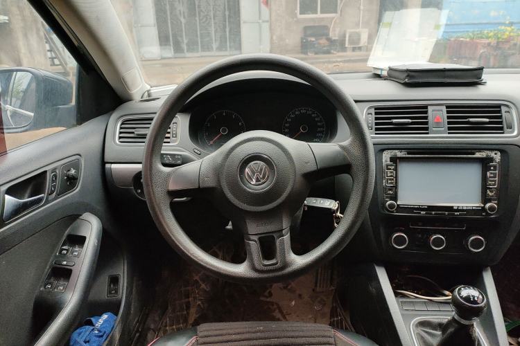 Used Volkswagen Sagitar 2012 1.6L Manual Comfort Model Steering Wheel