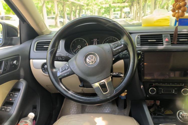 Used Volkswagen Sagitar 2012 1.4TSI Manual Luxury Model Steering Wheel