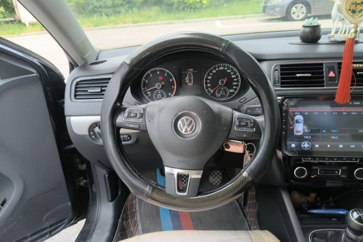 Used Volkswagen Sagitar 2012 1.4TSI Manual Luxury Model Steering Wheel