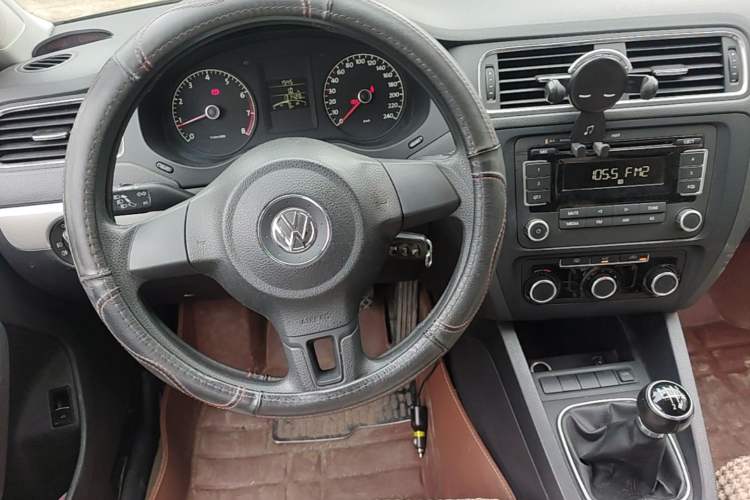 Used Volkswagen Sagitar 2012 1.6L Manual Comfort Model Steering Wheel