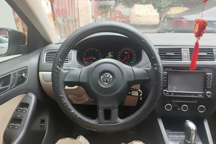 Used Volkswagen Sagitar 2012 1.6L Automatic Comfort Edition Steering Wheel