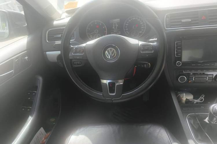 Used Volkswagen Sagitar 2012 1.4TSI Manual Luxury Model Steering Wheel