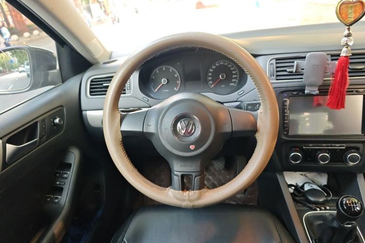 Used Volkswagen Sagitar 2012 1.6L Manual Comfort Model Steering Wheel