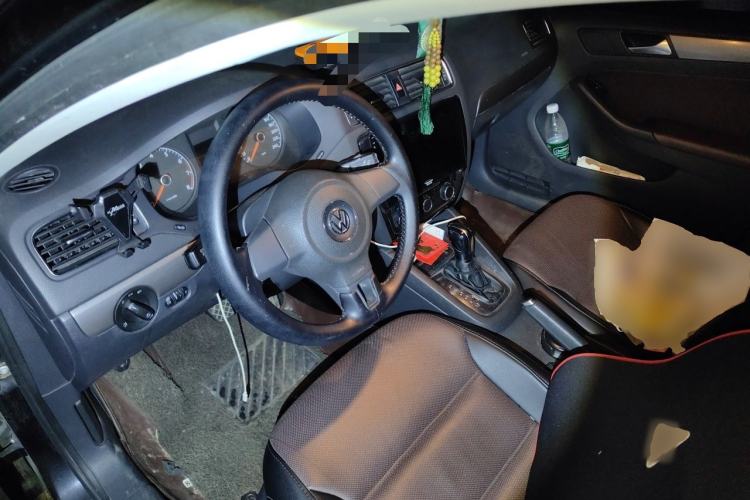 Used Volkswagen Sagitar 2012 1.6L Automatic Fashion Edition Steering Wheel