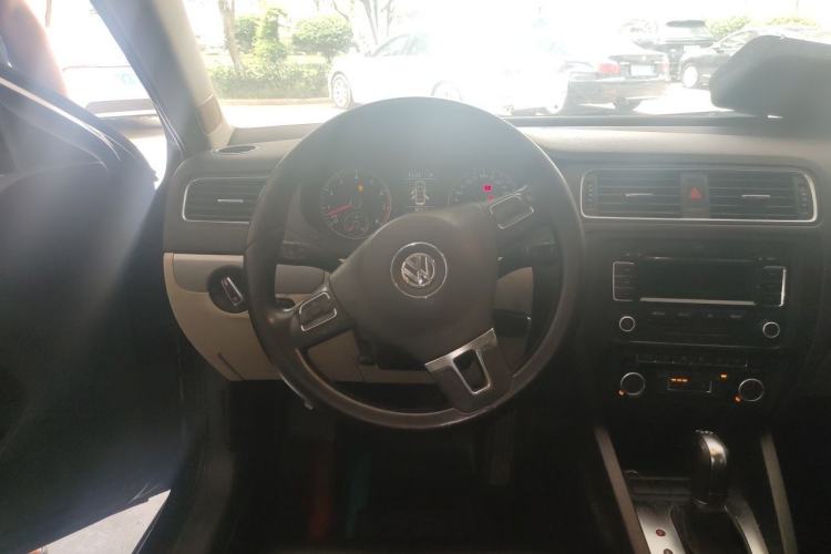 Used Volkswagen Sagitar 2012 1.4TSI Automatic Luxury Edition Steering Wheel