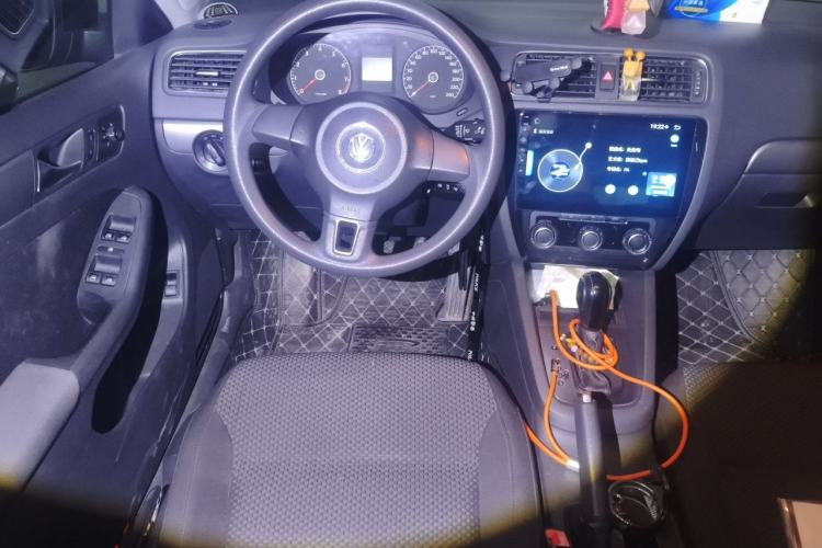 Used Volkswagen Sagitar 2012 1.6L Automatic Fashion Edition Steering Wheel