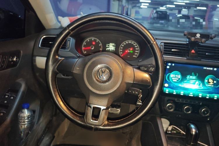 Used Volkswagen Sagitar 2012 1.6L Automatic Comfort Edition Steering Wheel