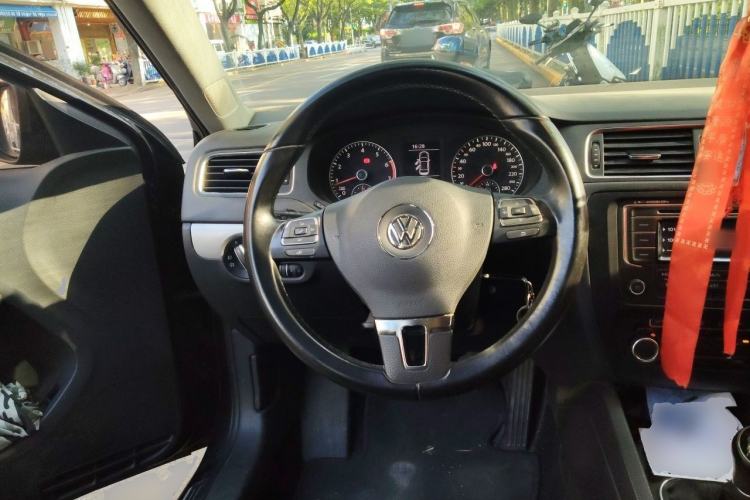 Used Volkswagen Sagitar 2012 1.4TSI Manual Luxury Model Steering Wheel