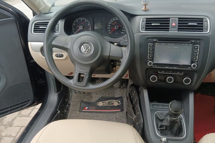 Used Volkswagen Sagitar 2012 1.6L Manual Comfort Model Steering Wheel