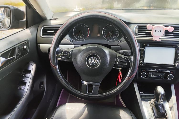 Used Volkswagen Sagitar 2012 1.4TSI Automatic Luxury Edition Steering Wheel
