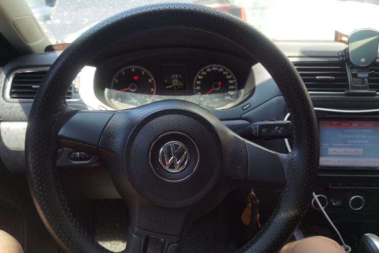 Used Volkswagen Sagitar 2012 1.6L Automatic Comfort Edition Steering Wheel
