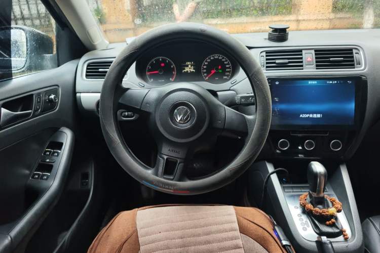 Used Volkswagen Sagitar 2012 1.6L Automatic Comfort Edition Steering Wheel