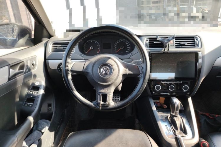 Used Volkswagen Sagitar 2012 1.6L Automatic Comfort Edition Steering Wheel
