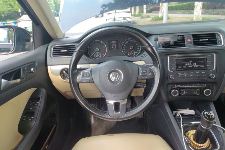 Used Volkswagen Sagitar 2012 1.4TSI Manual Luxury Model Steering Wheel