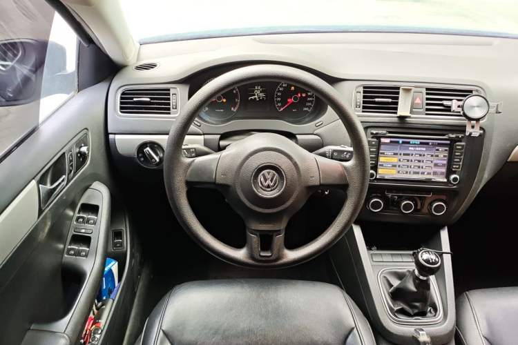 Used Volkswagen Sagitar 2012 1.6L Manual Comfort Model Steering Wheel