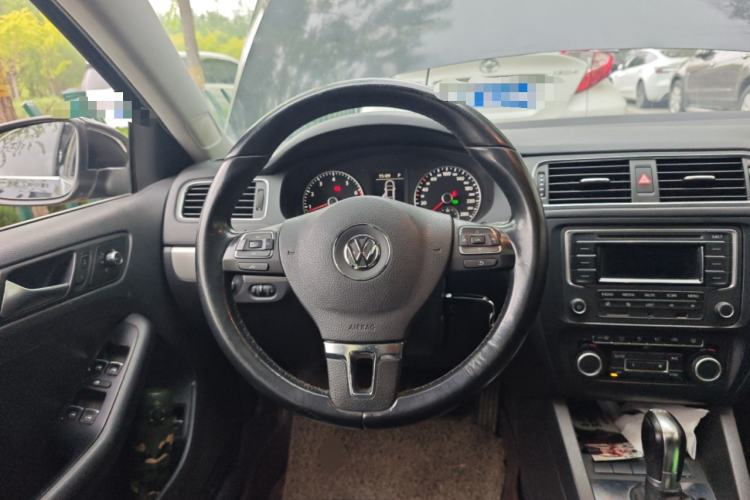 Used Volkswagen Sagitar 2012 1.4TSI Automatic Luxury Edition Steering Wheel