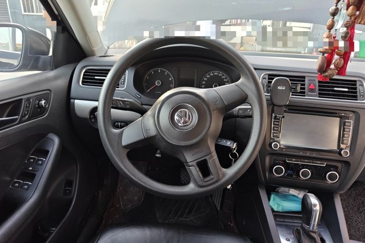 Used Volkswagen Sagitar 2012 1.6L Automatic Comfort Edition Steering Wheel