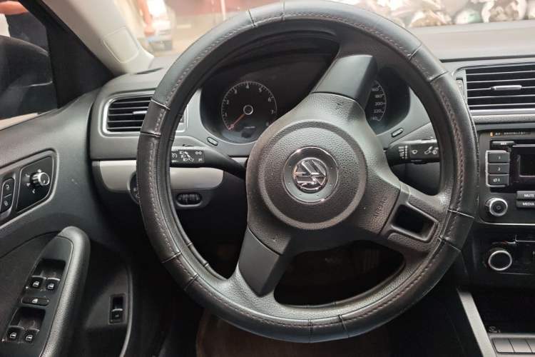 Used Volkswagen Sagitar 2012 1.6L Manual Comfort Model Steering Wheel