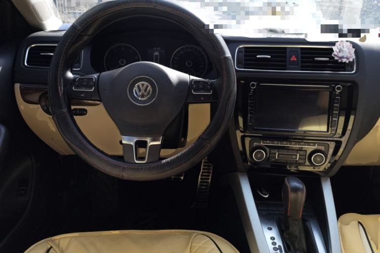 Used Volkswagen Sagitar 2012 1.8TSI Automatic Flagship Edition Steering Wheel