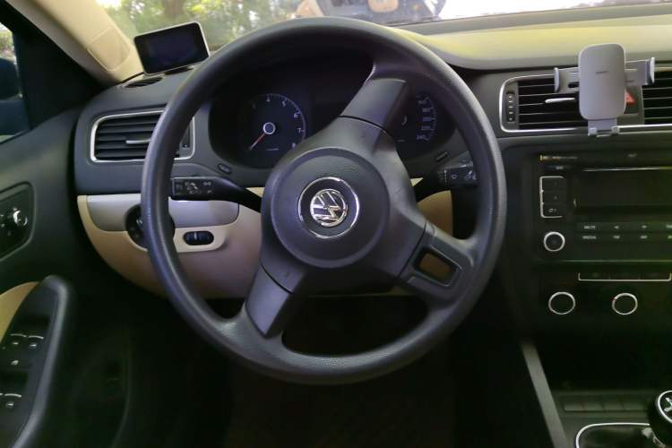 Used Volkswagen Sagitar 2012 1.6L Manual Comfort Model Steering Wheel