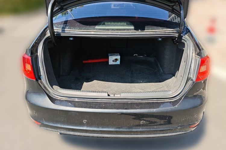 Used Volkswagen Sagitar 2012 1.6L Automatic Fashion Edition Trunk