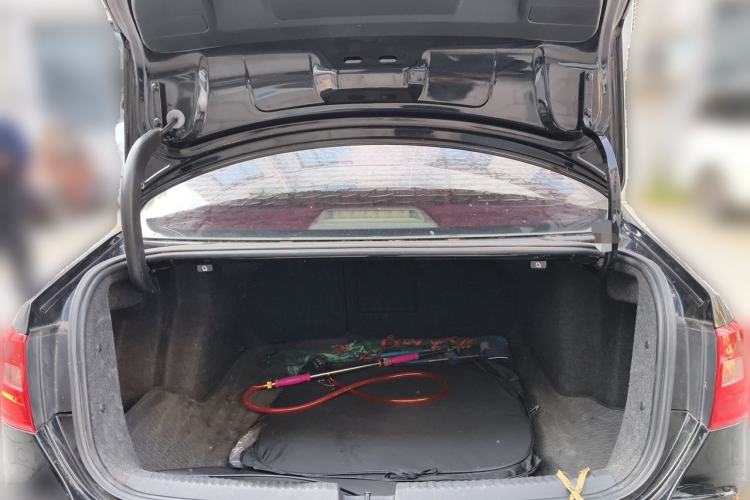 Used Volkswagen Sagitar 2012 1.6L Automatic Fashion Edition Trunk
